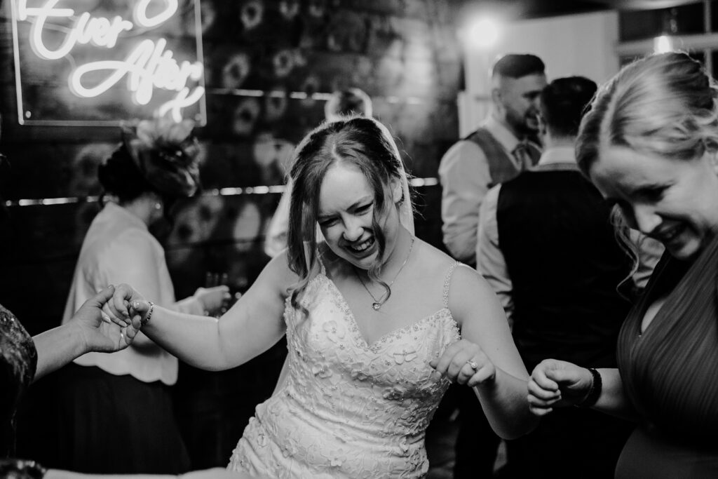 AMY-LOUISE-PHOTOGRAPHY-NATHAN-CATHERINE-BASHALL-BARN-112
