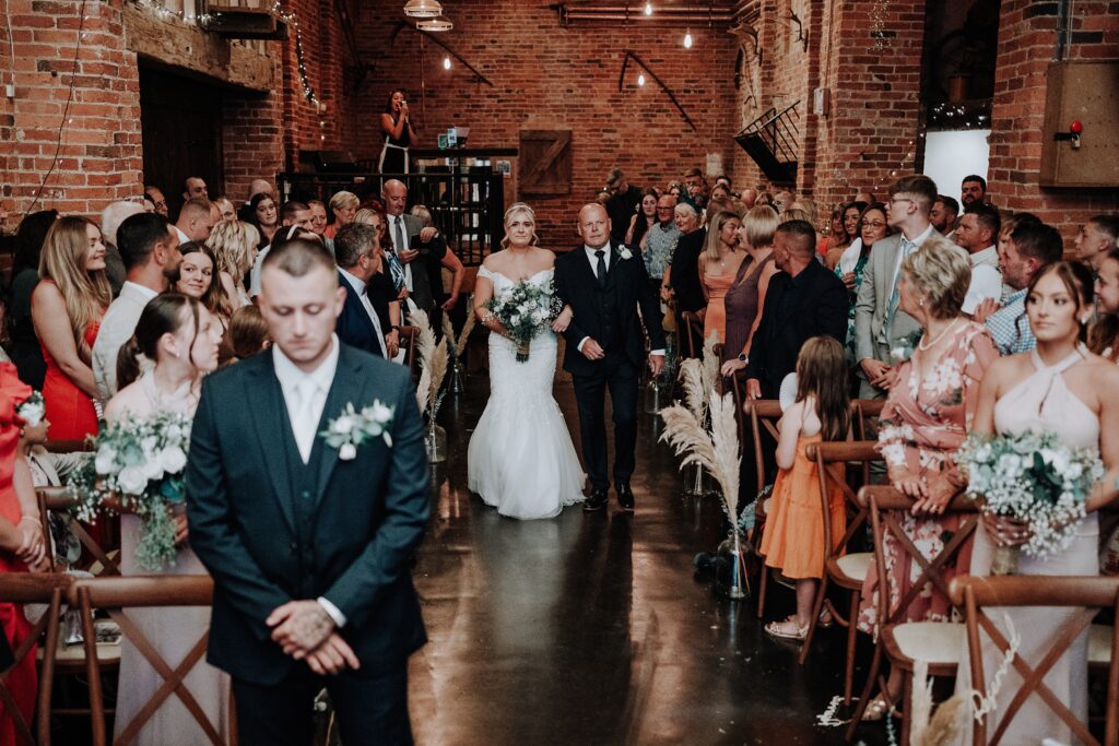 CHESHIRE-WEDDING-PHOTOGRAPHY-DONINGTON-PARK-LYDIA-JAMIE-30