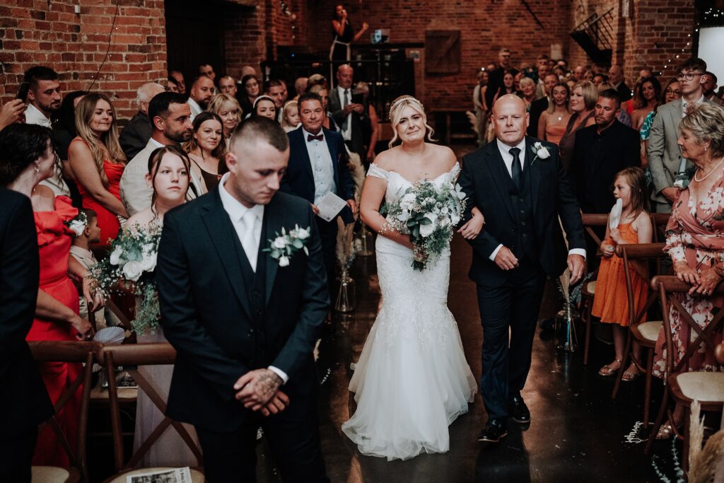 CHESHIRE-WEDDING-PHOTOGRAPHY-DONINGTON-PARK-LYDIA-JAMIE-31