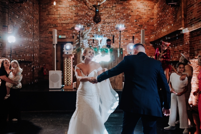 CHESHIRE-WEDDING-PHOTOGRAPHY-DONINGTON-PARK-LYDIA-JAMIE-70