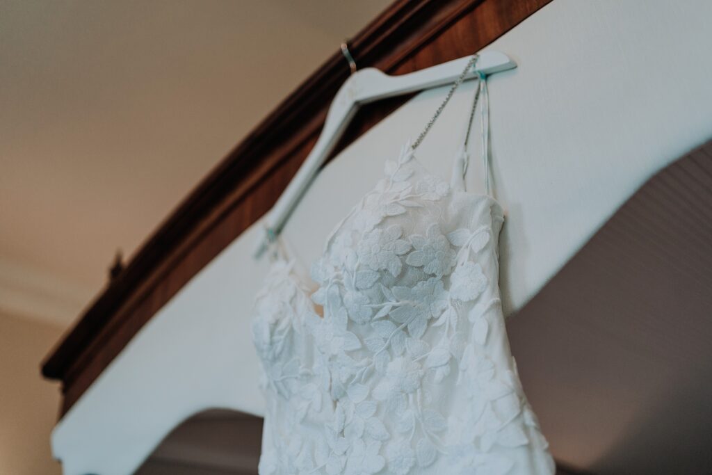 CHESHIRE-WEDDING-PHOTOGRAPHY-NIA-BEN-ISCOYD-PARK-15