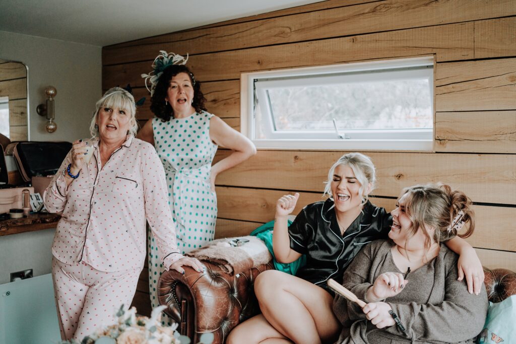 CHESHIRE-WEDDING-PHOTOGRAPHY-THE-OUTBARN-LUCY-JACK-11