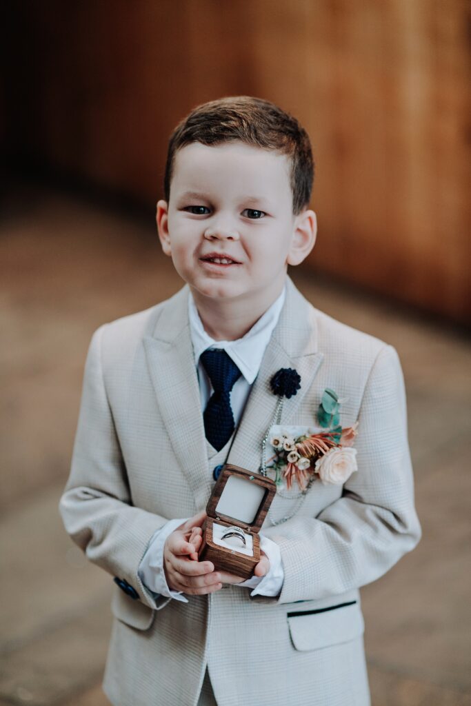CHESHIRE-WEDDING-PHOTOGRAPHY-THE-OUTBARN-LUCY-JACK-25