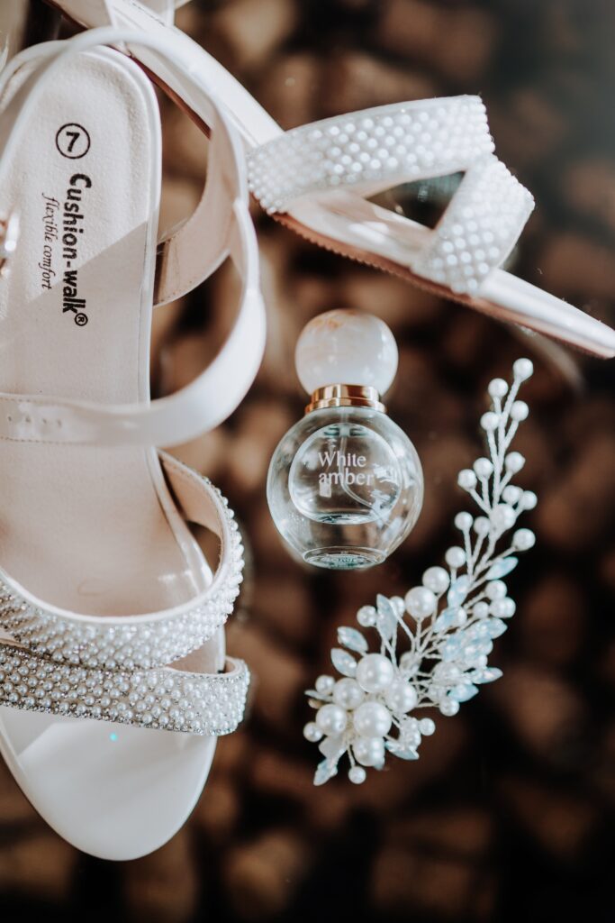 CHESHIRE-WEDDING-PHOTOGRAPHY-THE-OUTBARN-LUCY-JACK-3