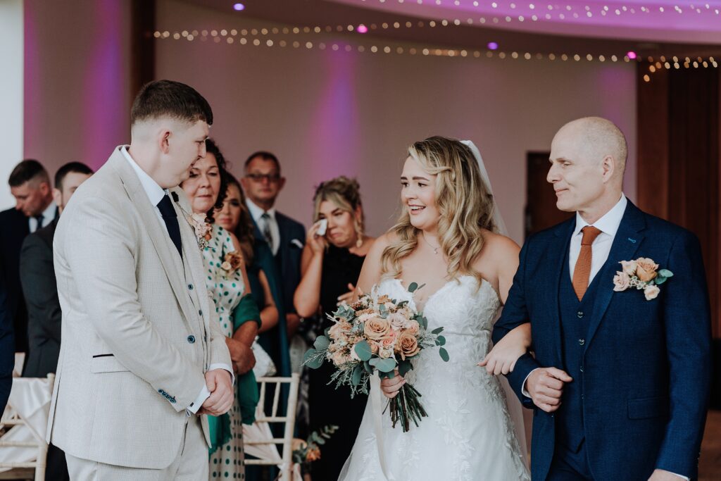 CHESHIRE-WEDDING-PHOTOGRAPHY-THE-OUTBARN-LUCY-JACK-32