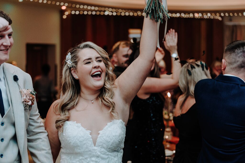 CHESHIRE-WEDDING-PHOTOGRAPHY-THE-OUTBARN-LUCY-JACK-57