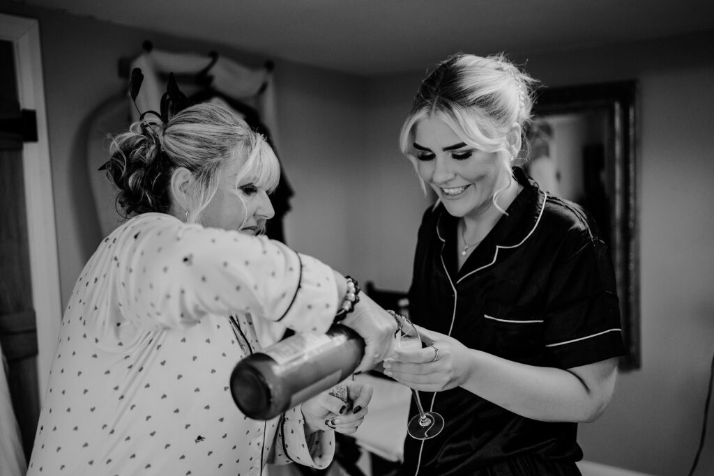 CHESHIRE-WEDDING-PHOTOGRAPHY-THE-OUTBARN-LUCY-JACK-9