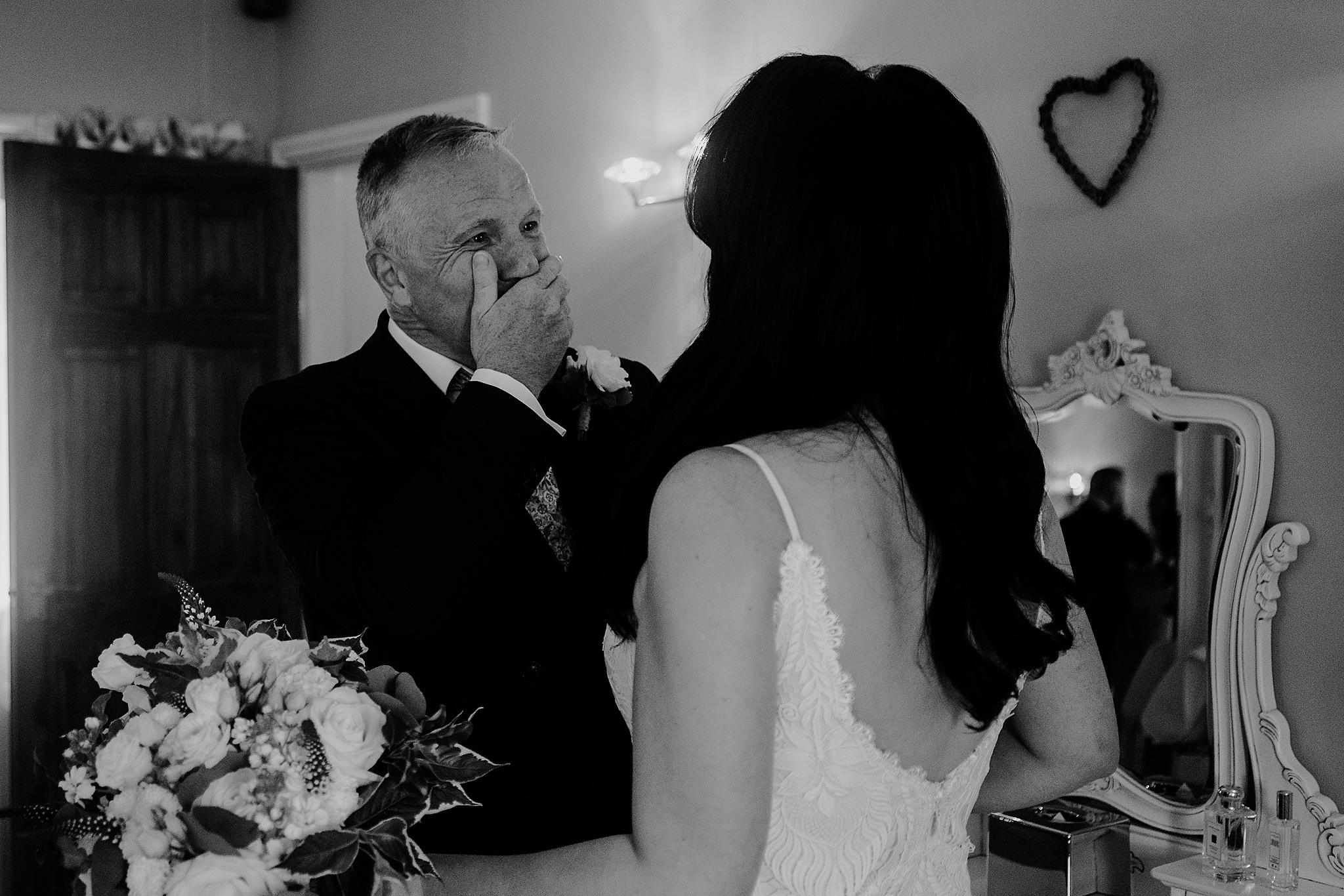CHESHIRE-WEDDING-PHOTOGRAPHY-TIAH-PHILLIP-SANDHOLE-OAK-BARN-18