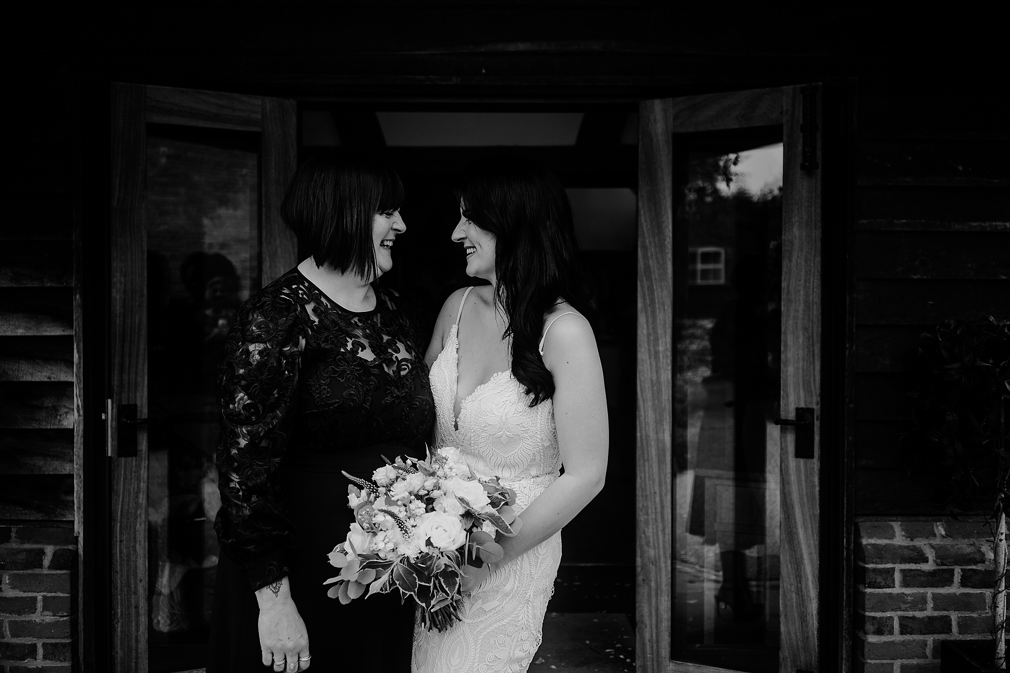 CHESHIRE-WEDDING-PHOTOGRAPHY-TIAH-PHILLIP-SANDHOLE-OAK-BARN-29