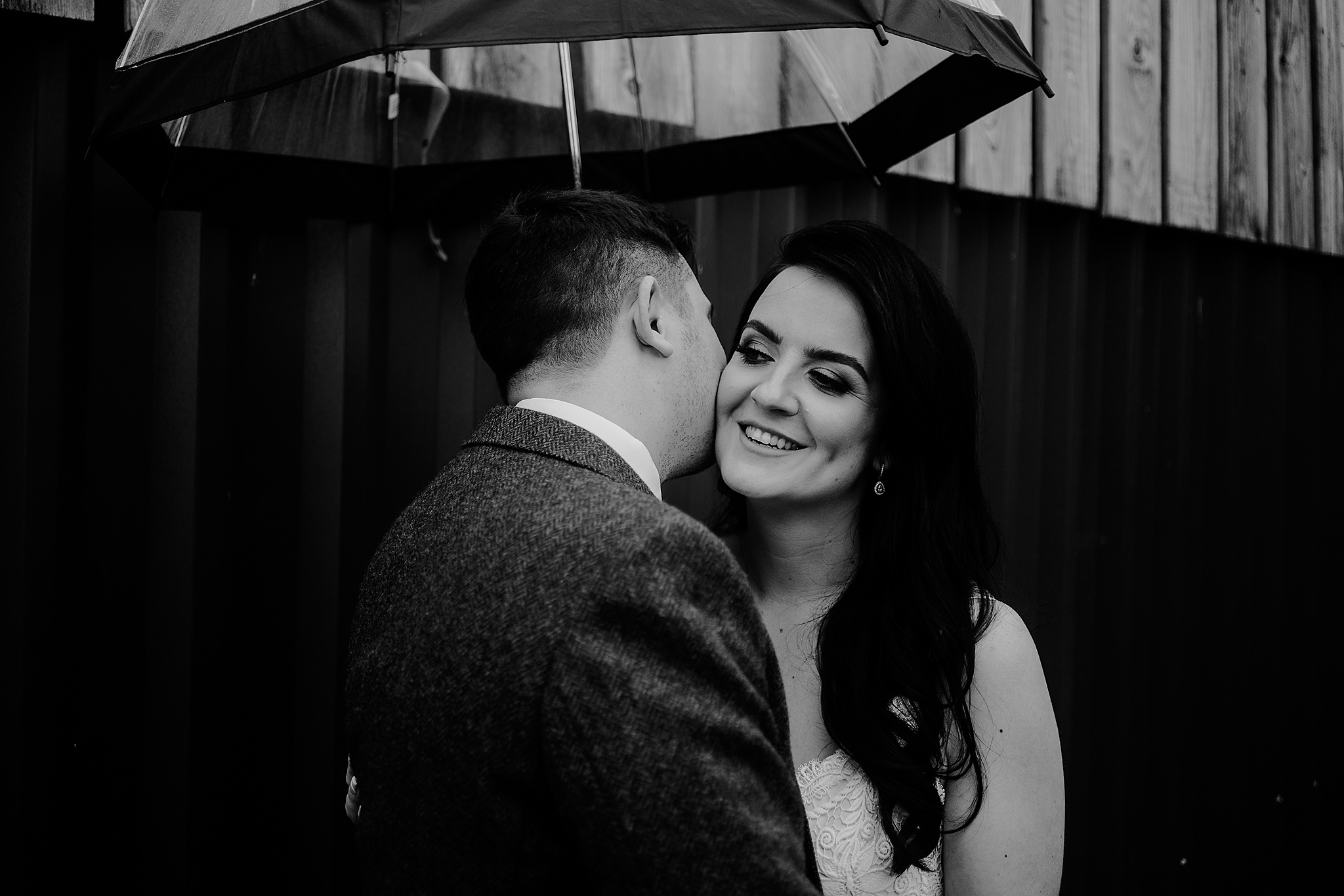 CHESHIRE-WEDDING-PHOTOGRAPHY-TIAH-PHILLIP-SANDHOLE-OAK-BARN-31