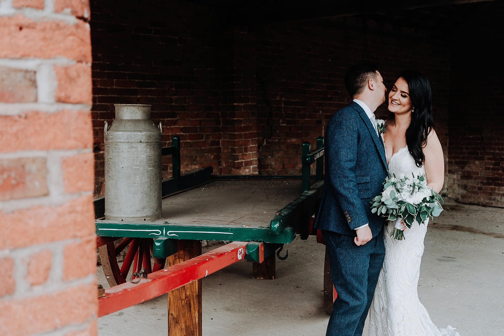 CHESHIRE-WEDDING-PHOTOGRAPHY-TIAH-PHILLIP-SANDHOLE-OAK-BARN-33