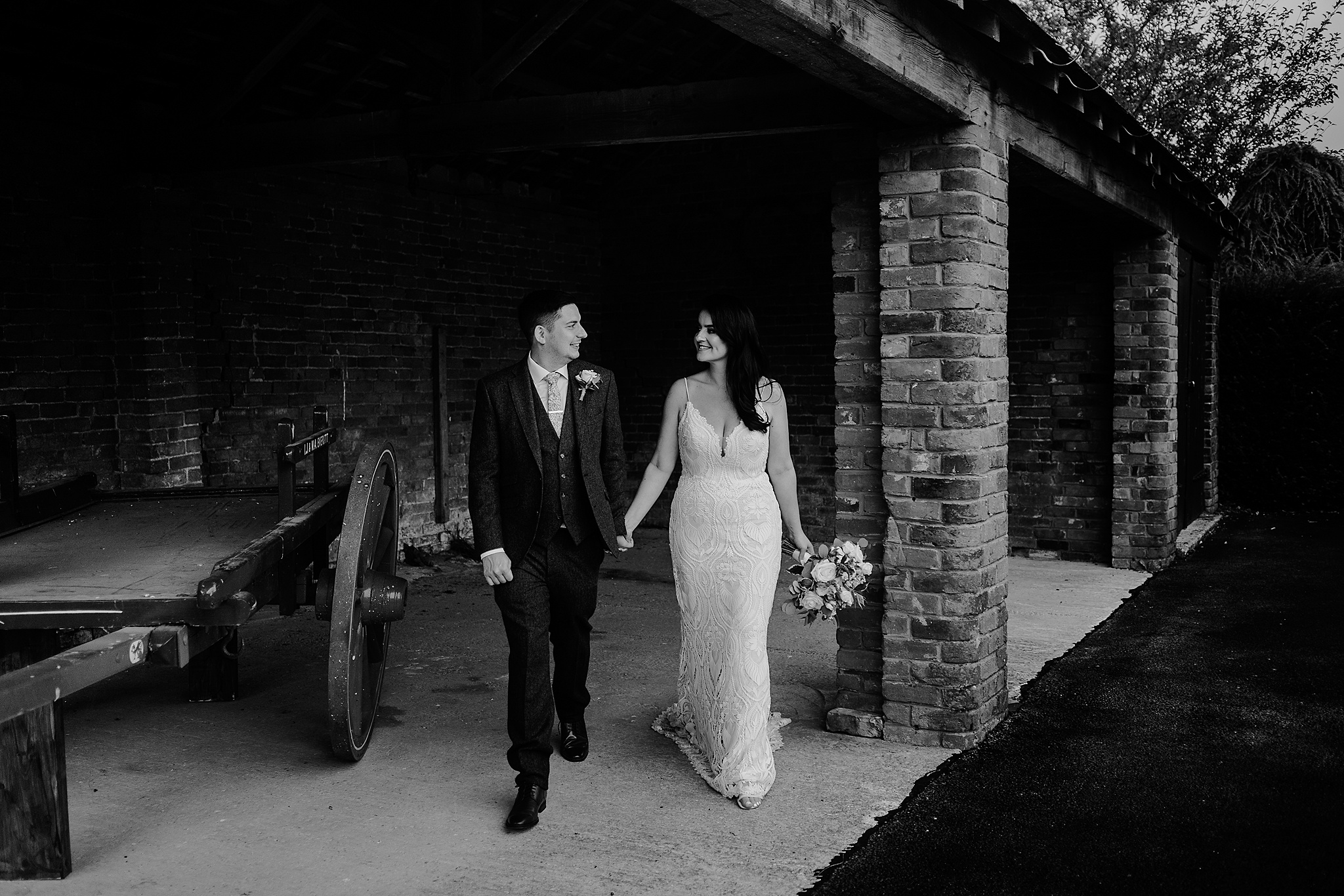 CHESHIRE-WEDDING-PHOTOGRAPHY-TIAH-PHILLIP-SANDHOLE-OAK-BARN-36