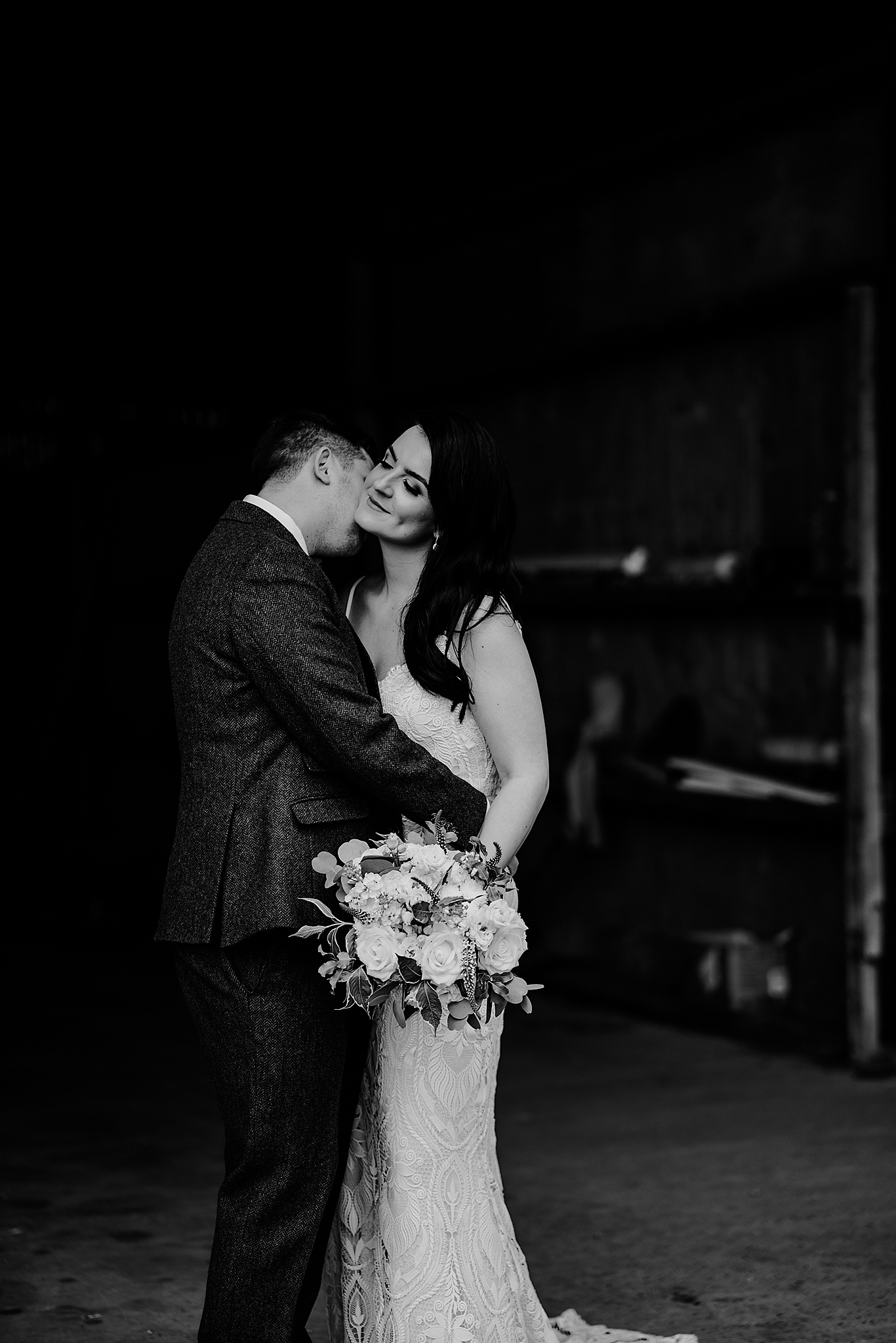 CHESHIRE-WEDDING-PHOTOGRAPHY-TIAH-PHILLIP-SANDHOLE-OAK-BARN-37