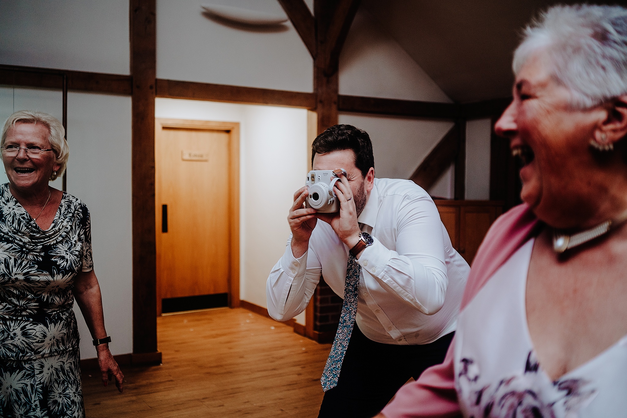 CHESHIRE-WEDDING-PHOTOGRAPHY-TIAH-PHILLIP-SANDHOLE-OAK-BARN-54