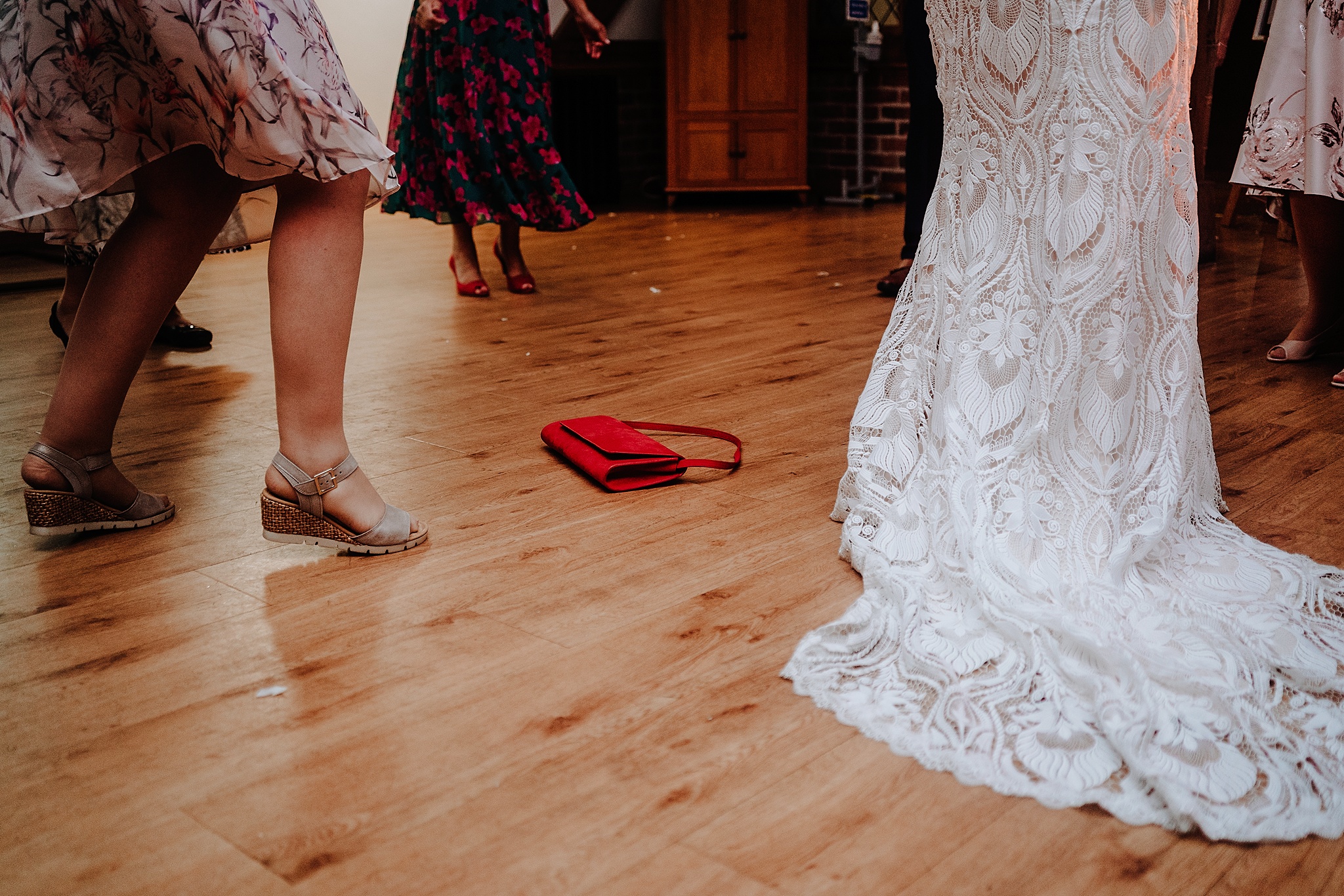 CHESHIRE-WEDDING-PHOTOGRAPHY-TIAH-PHILLIP-SANDHOLE-OAK-BARN-56