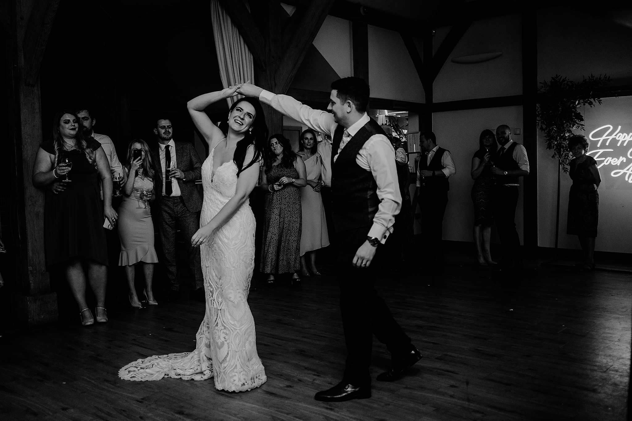 CHESHIRE-WEDDING-PHOTOGRAPHY-TIAH-PHILLIP-SANDHOLE-OAK-BARN-61