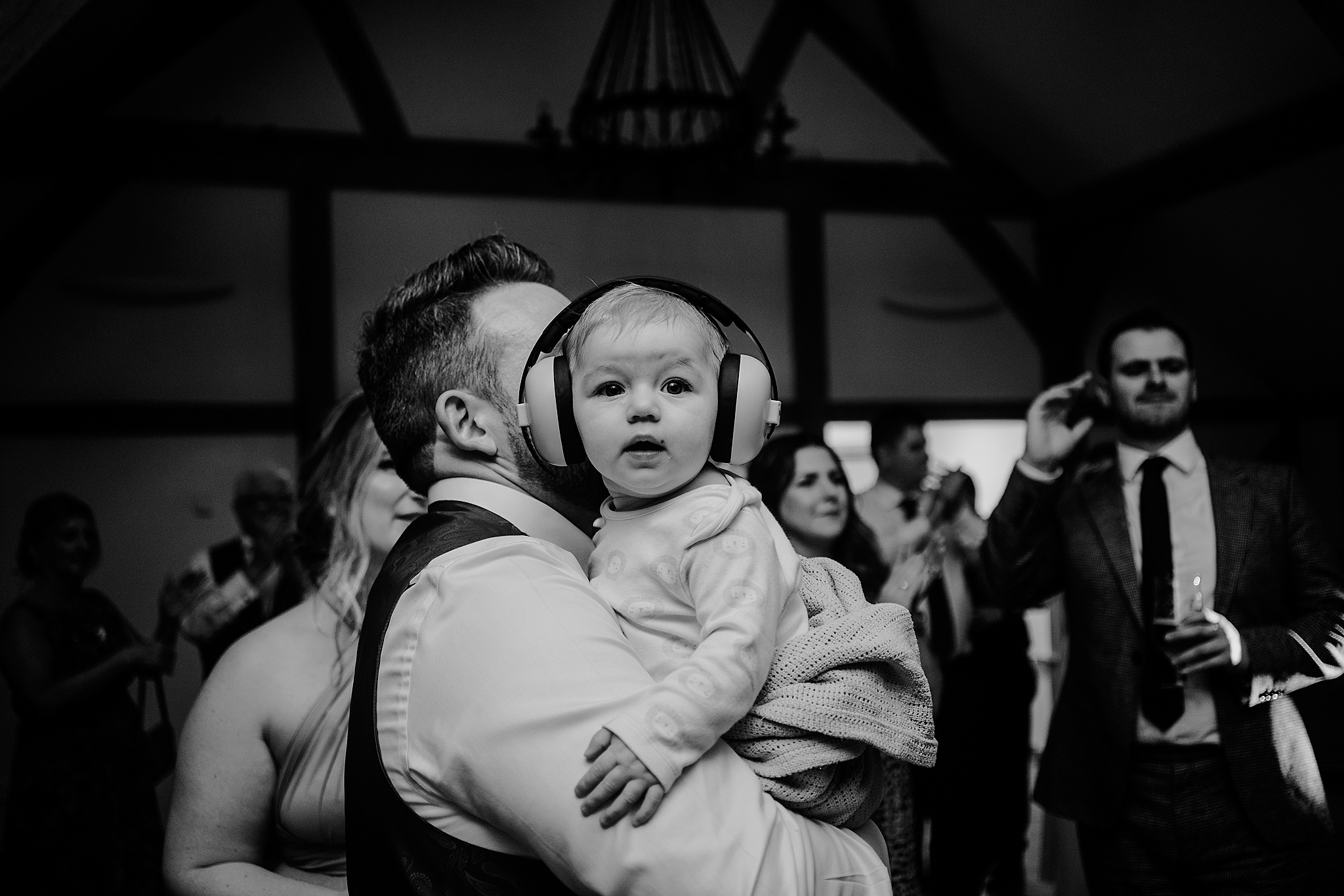 CHESHIRE-WEDDING-PHOTOGRAPHY-TIAH-PHILLIP-SANDHOLE-OAK-BARN-62