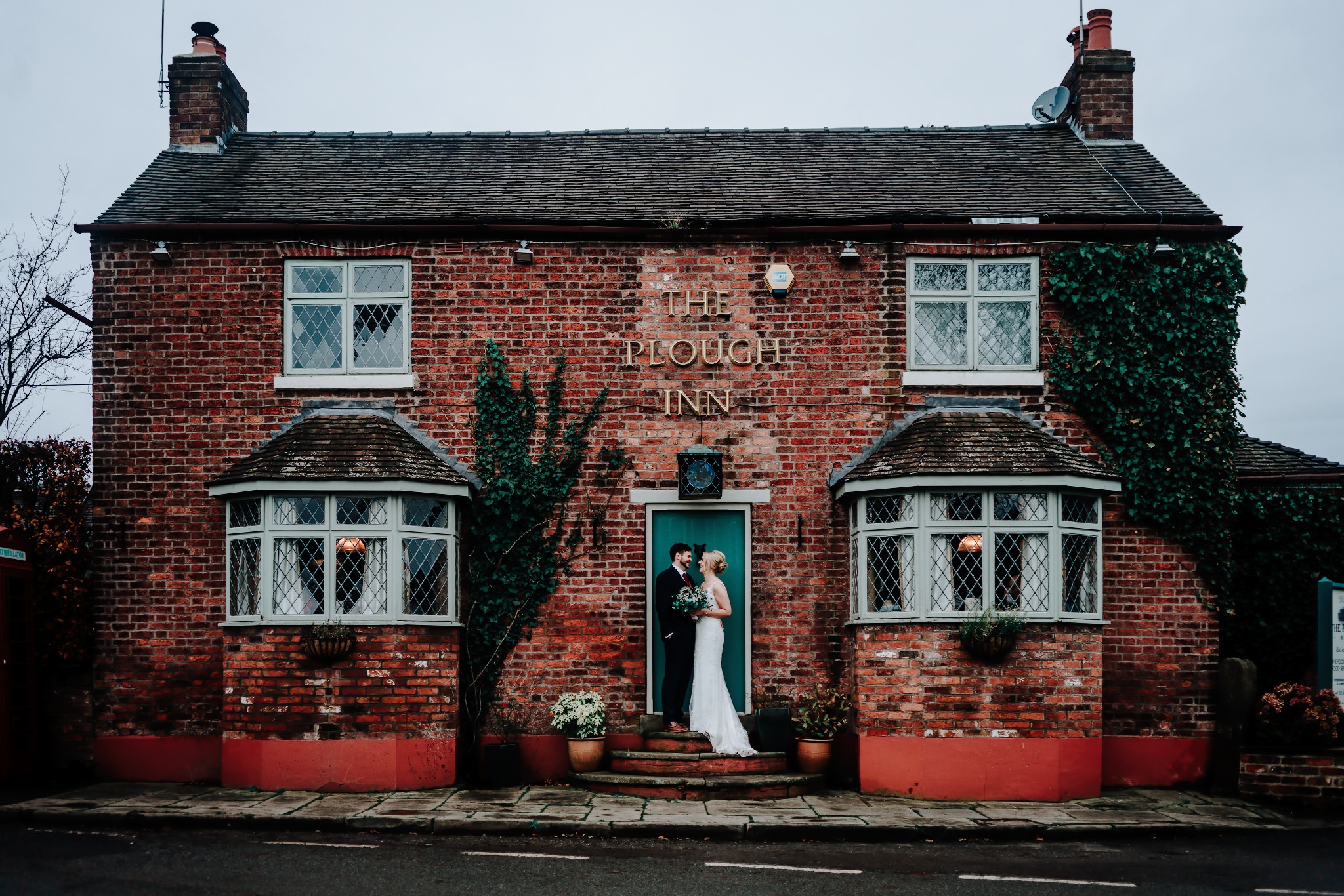 Cheshire-Wedding-Photography-Laura-Jack-Plough-at-Eaton-51